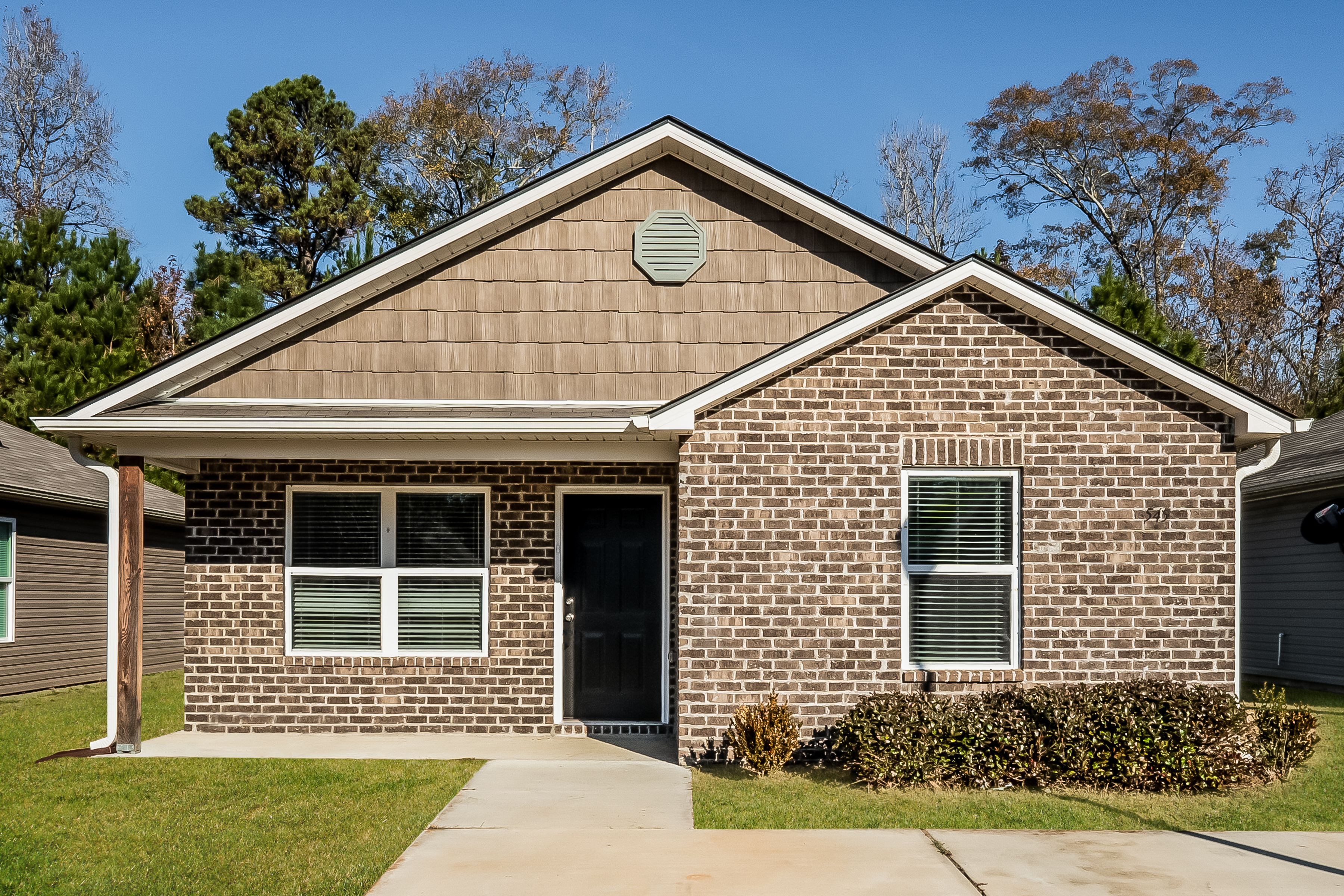 545 FOX RUN CIRCLE PELL CITY, AL 35125